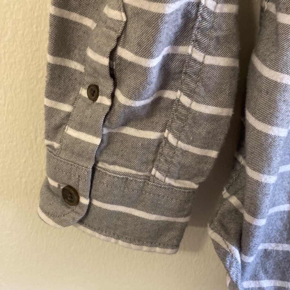A1491 Cat & Jack, kids medium long sleeve button up - Picture 5 of 13